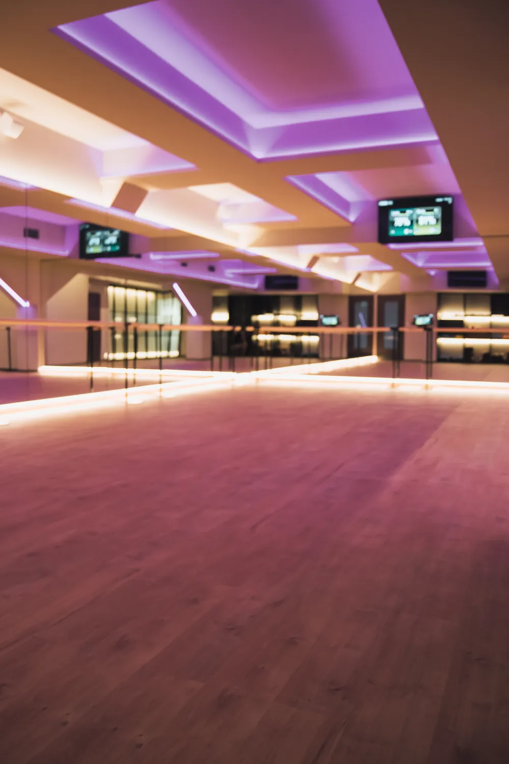Perspectiva de la sala de ballet y movimiento de Being Fit